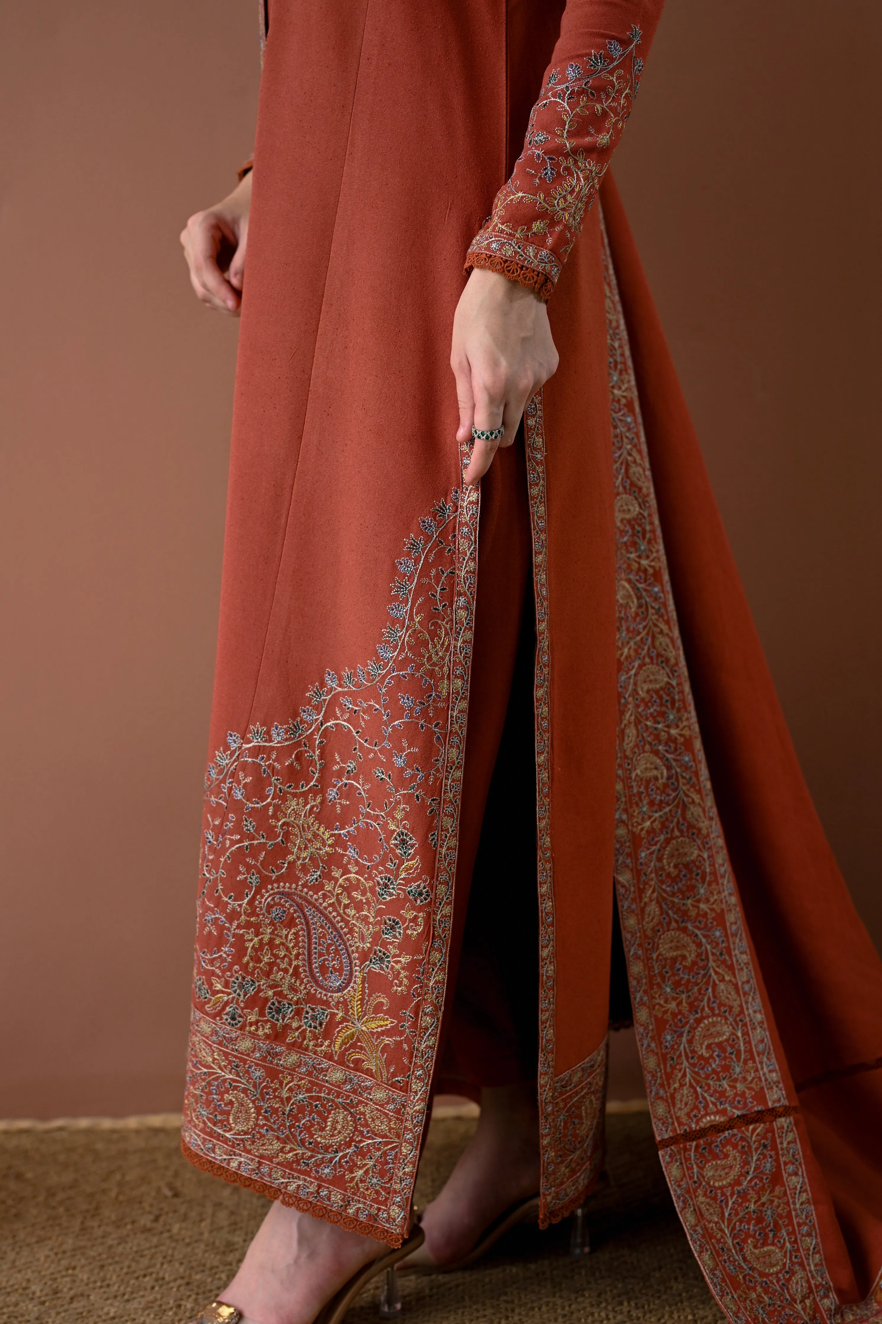 DEEP RUST LUXURY EMBROIDERED KARANDI SET (NEL-24634)