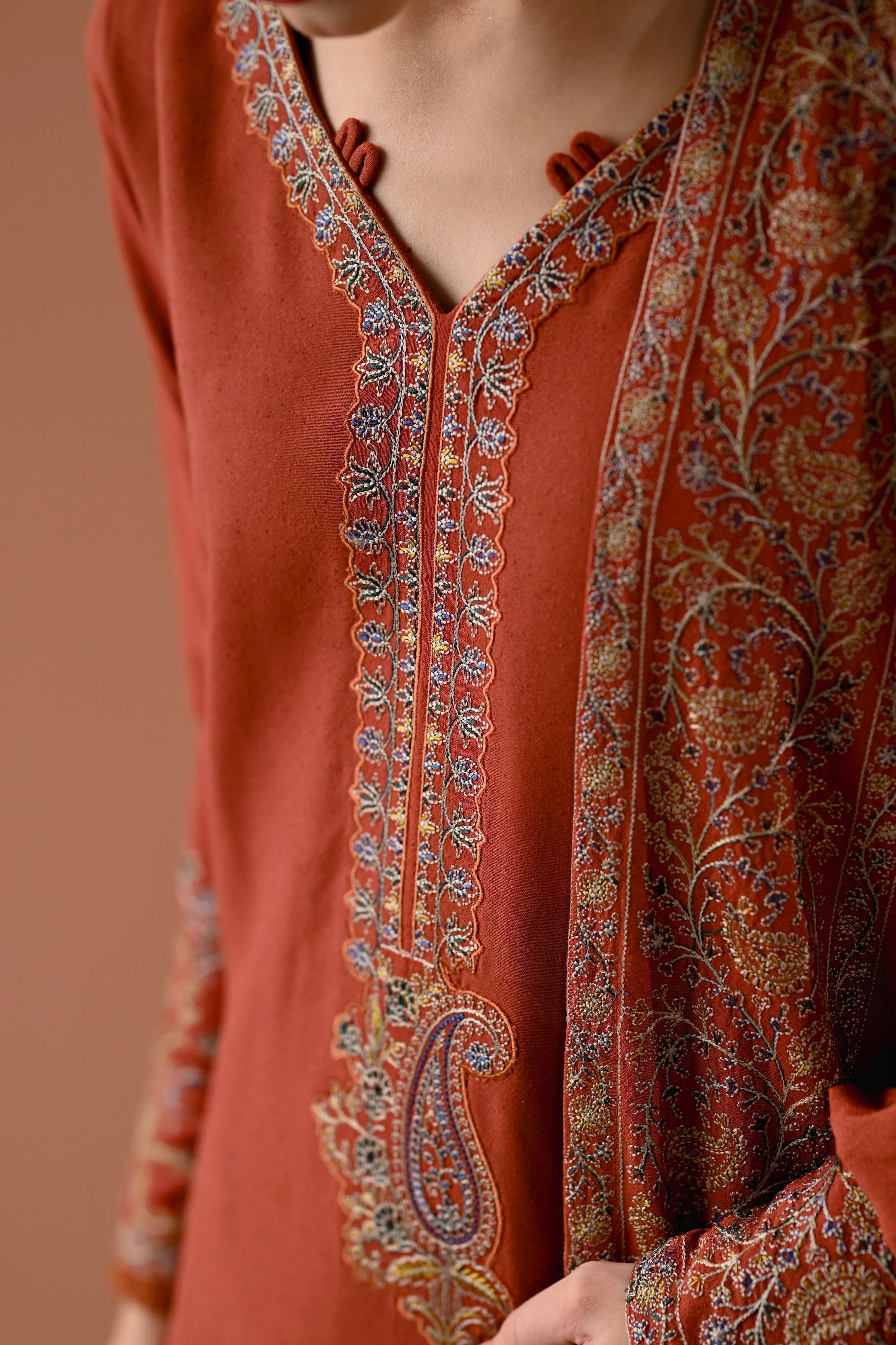 DEEP RUST LUXURY EMBROIDERED KARANDI SET (NEL-24634)